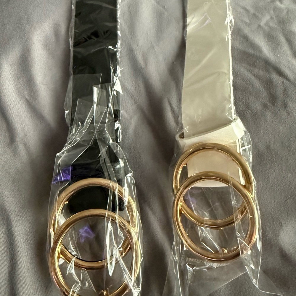Chic Gucci style Belts Set with Gold Rings 1 black 1 white/cream
Faux leather - Picture 6 of 6